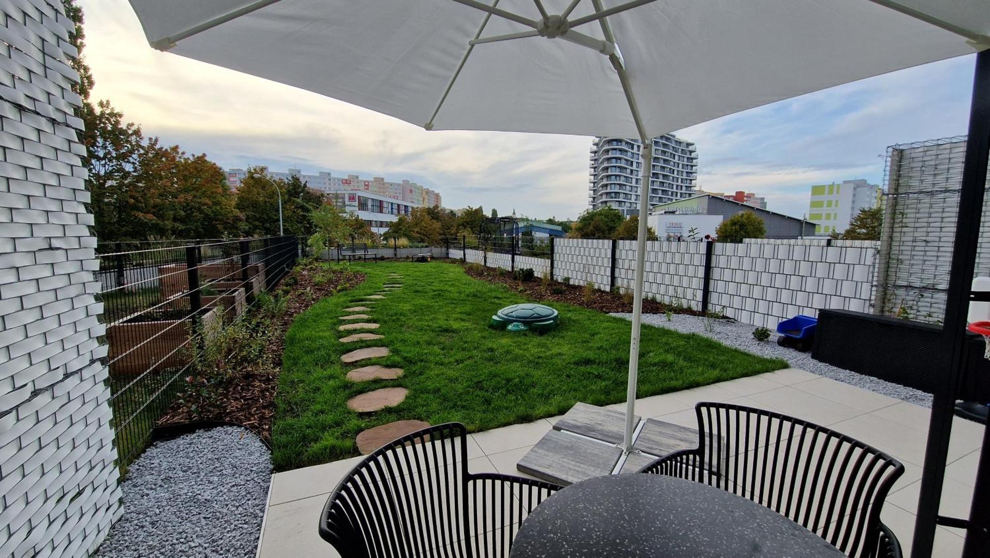 Beta Home - Garage, Air Condition, Garden, At Metro Praha Eksteriør bilde